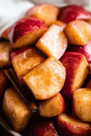 Easy Cinnamon Apples (5 minutes)