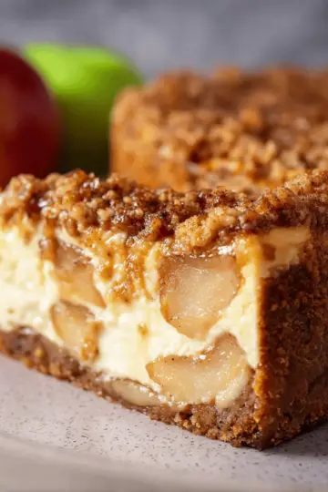 Apple Crumble Cheesecake