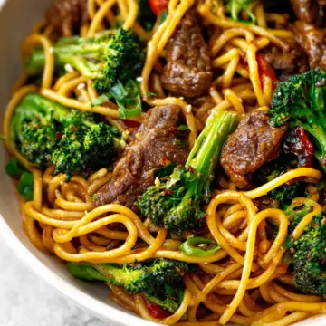 20 Minute Garlic Beef and Broccoli Lo Mein