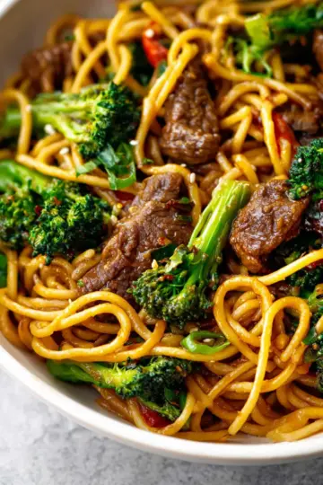20 Minute Garlic Beef and Broccoli Lo Mein