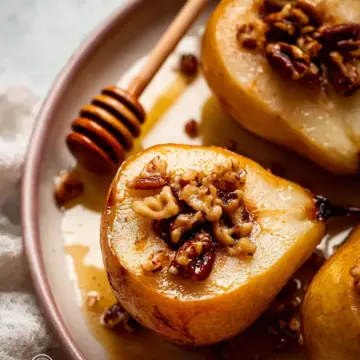 Baked Pears recipe with honey, cinnamon & pecans